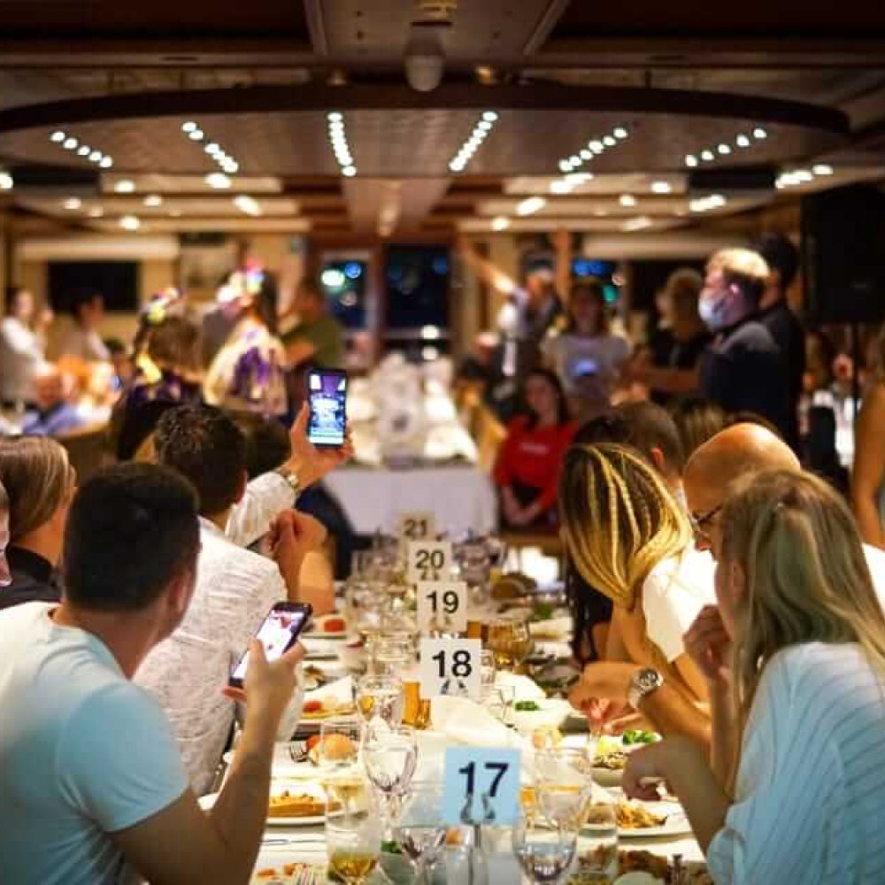 İstanbul Boğazında Akşam Yemeği Ve Türk Gecesi