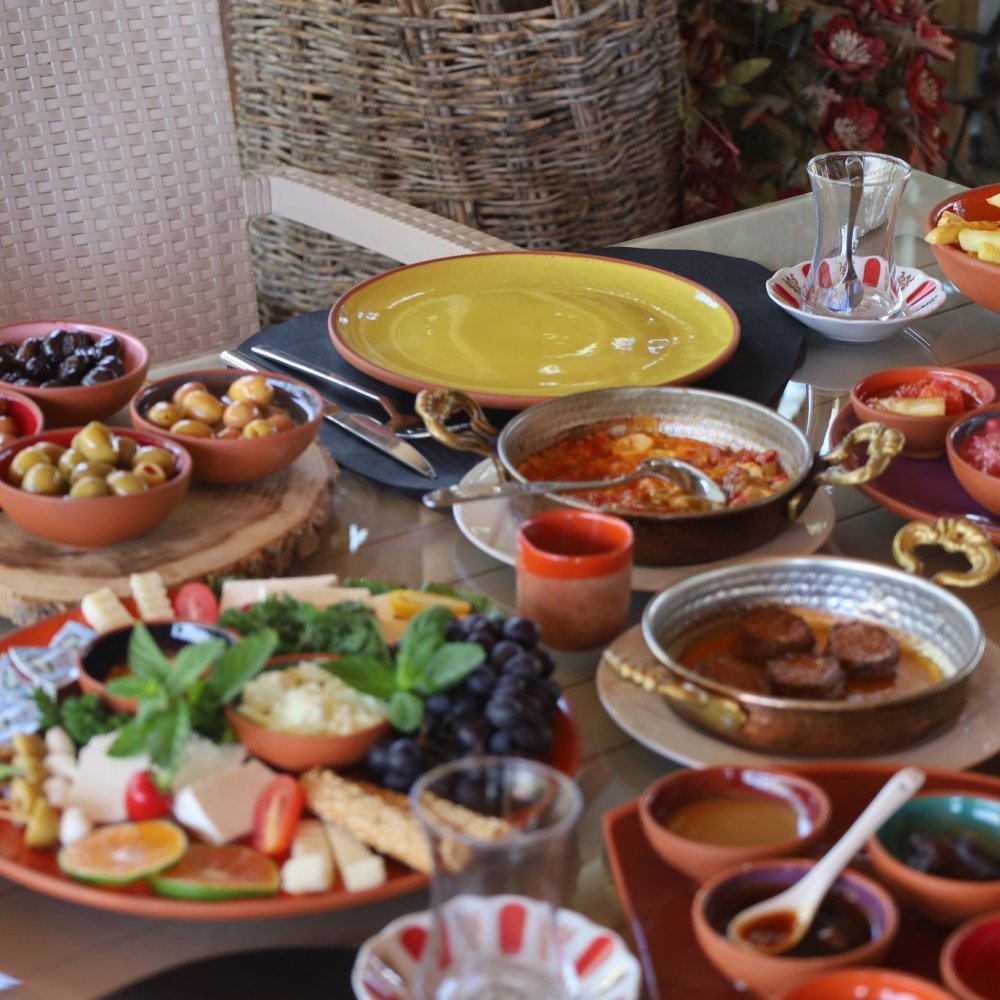 Kapadokya 30 Çeşit Serpme Kahvaltı At Çiftliği