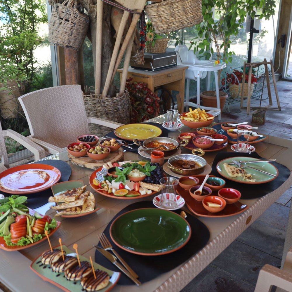 Kapadokya 30 Çeşit Serpme Kahvaltı At Çiftliği