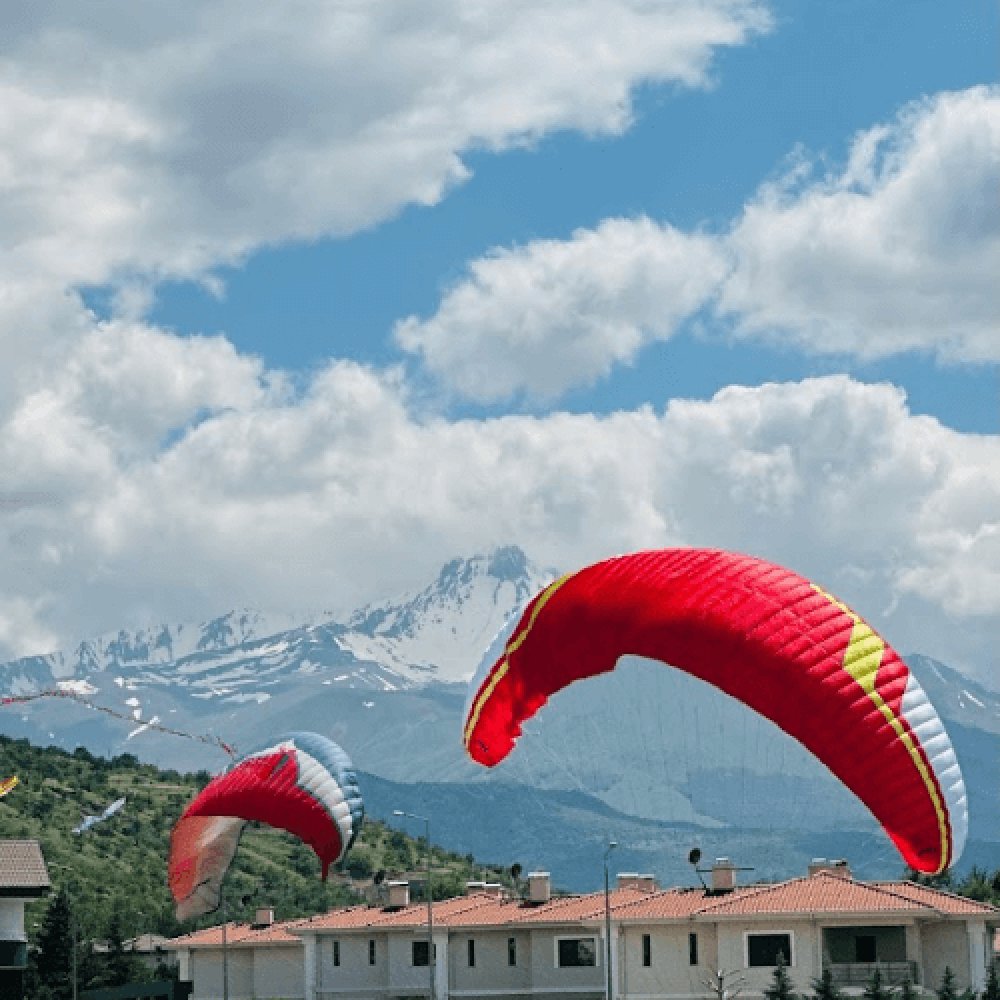 Kayseri ( Ali Dağı ) Yamaç Paraşütü