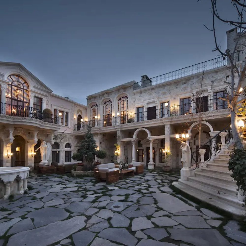 Sacred House Hotel