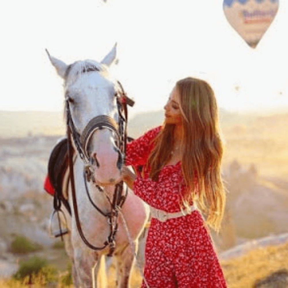 卡帕多奇亚热气球日出两小时骑马之旅