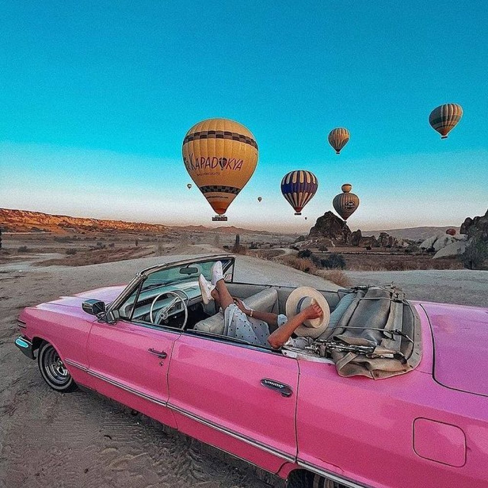卡帕多奇亚粉色经典老爷车摄影体验