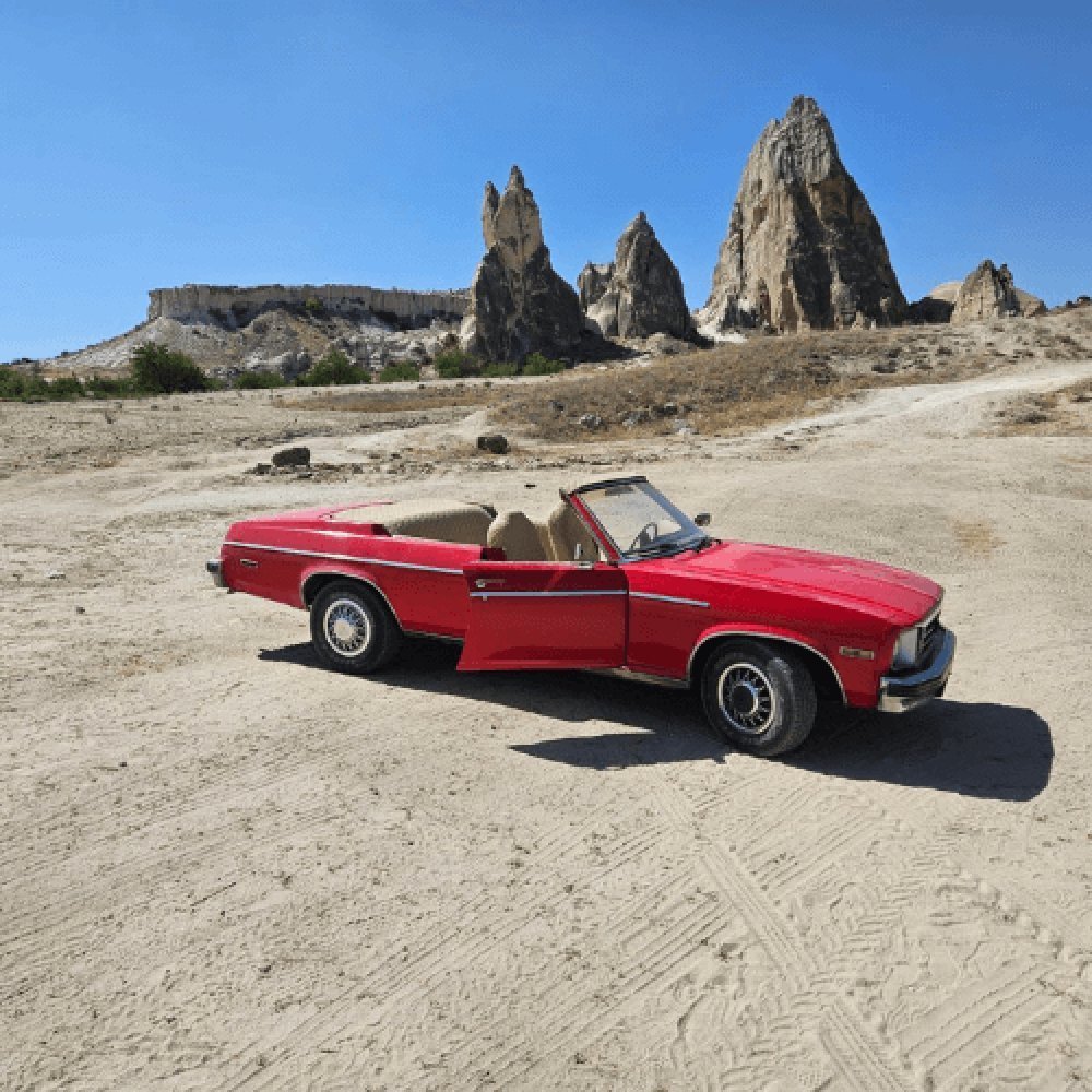 卡帕多奇亚红色经典老爷车摄影体验