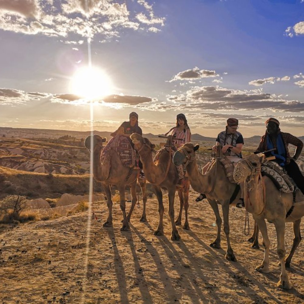 卡帕多奇亚骆驼之旅 日出热气球相伴 1 小时 30 分钟