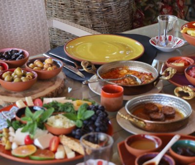 Göreme 30 Çeşit Serpme Kahvaltı At Çiftliği