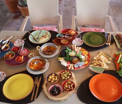 Göreme 30 Çeşit Serpme Kahvaltı At Çiftliği