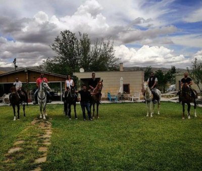Balonlarla Gün Doğumu 30 Çeşit Serpme Kahvaltı Ve 2 Saat At Turu