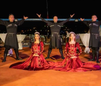 İstanbul Boğazında Akşam Yemeği Ve Türk Gecesi