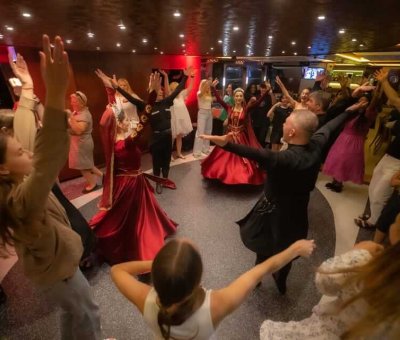 İstanbul Boğazında Akşam Yemeği Ve Türk Gecesi