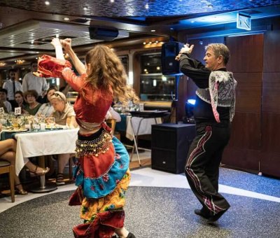 İstanbul Boğazında Akşam Yemeği Ve Türk Gecesi