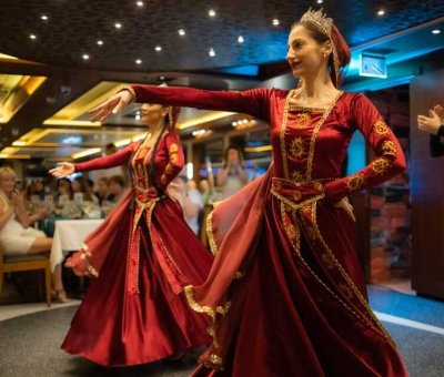 İstanbul Boğazında Akşam Yemeği Ve Türk Gecesi