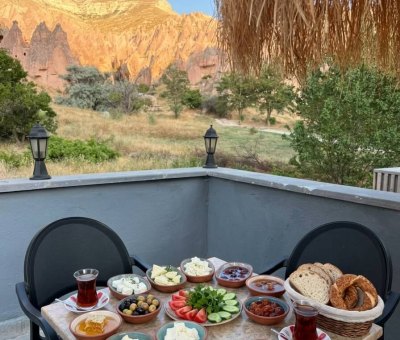 Kapadokya Açık Büfe Kahvaltı Zelve Açık Hava Müzesi Terası