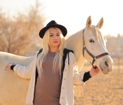 Kapadokya Atlarla Yakın Fotoğraf Çekimi