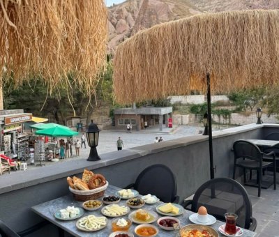 Kapadokya Serpme Kahvaltı Zelve Açık Hava Müzesi Terası