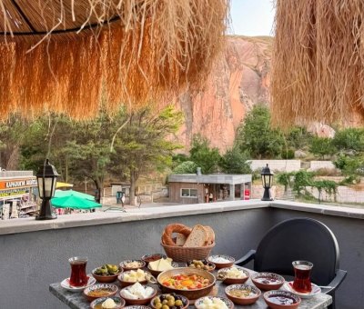 Vadi Manzaralı Kahvaltı Kapadokya Zelve Açık Hava Müzesi
