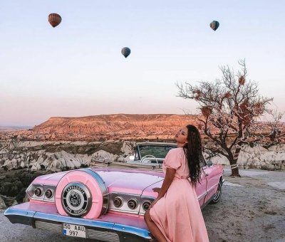 卡帕多奇亚粉色经典老爷车摄影体验