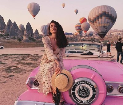 卡帕多奇亚粉色经典老爷车摄影体验