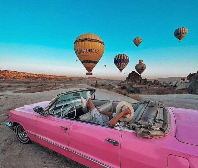 卡帕多奇亚粉色经典老爷车摄影体验