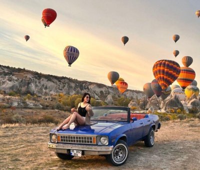 卡帕多奇亚蓝色经典老爷车摄影体验