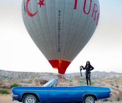 卡帕多奇亚蓝色经典老爷车摄影体验