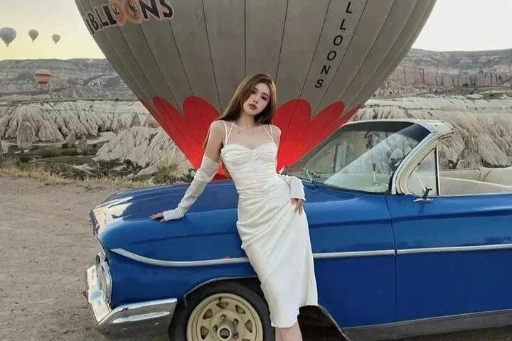 Cappadocia Professional Photo Session with Retro Car or Horses