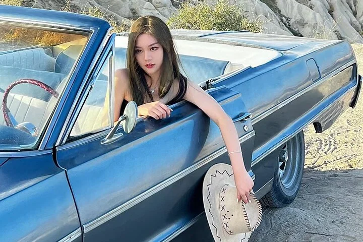 Cappadocia Professional Photo Session with Retro Car or Horses