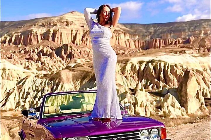 Cappadocia Professional Photo Session with Retro Car or Horses