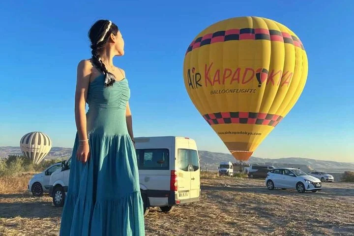 Cappadocia Professional Photo Session with Retro Car or Horses