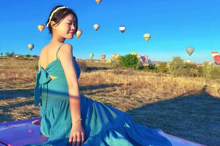 Cappadocia Professional Photo Session with Retro Car or Horses