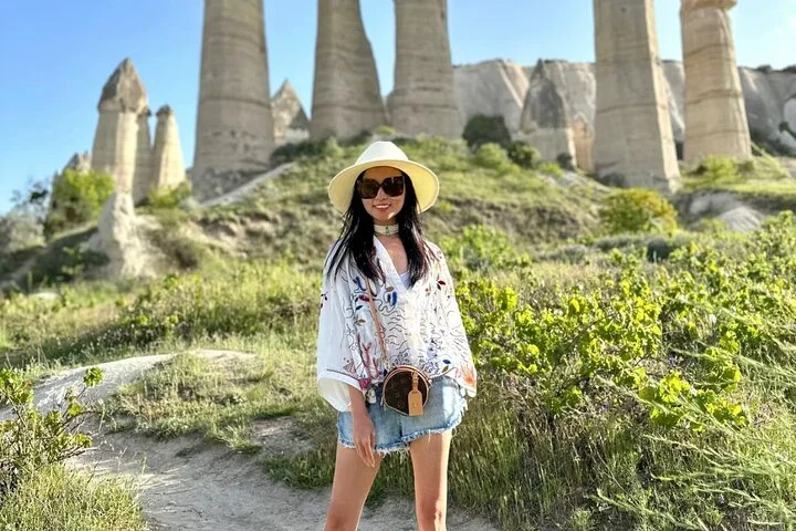 Cappadocia Professional Photo Session with Retro Car or Horses