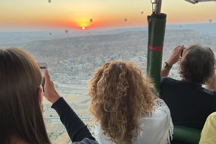 Cappadocia Sunrise Hot Air Balloon Flight / Discovery Balloons