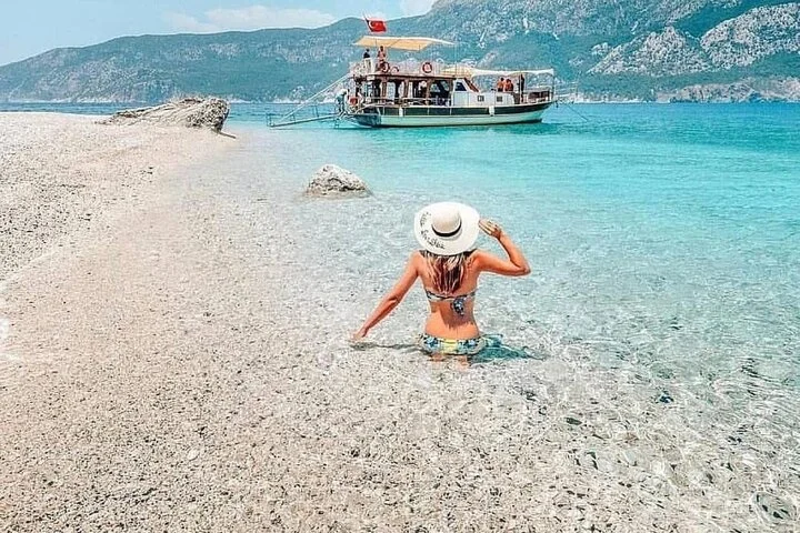 Day Tour to Suluada by Boat