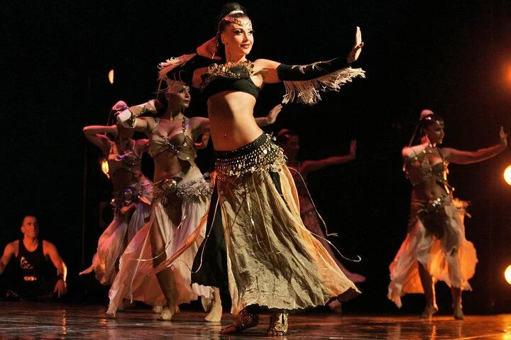 Dinner with traditional dance shows in cave restaurants
