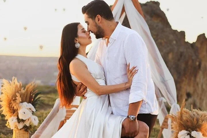 Marriage Proposal and Photoshoot with Balloon View in Cappadocia