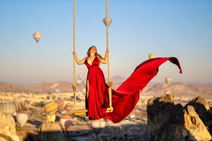 Photoshoot with Balloons in Cappadocia