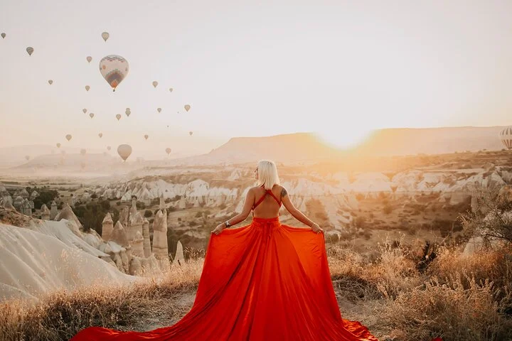 Photoshoot with Balloons in Cappadocia