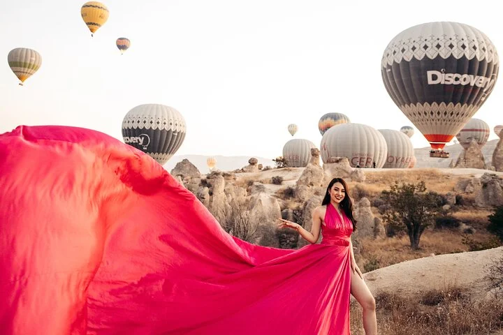 Photoshoot with Balloons in Cappadocia