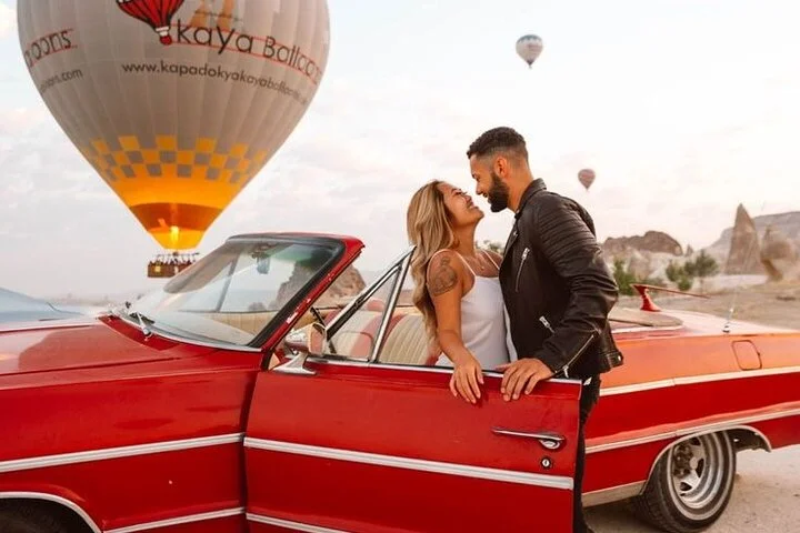 Private Classic Car Tour in Cappadocia with Balloon View