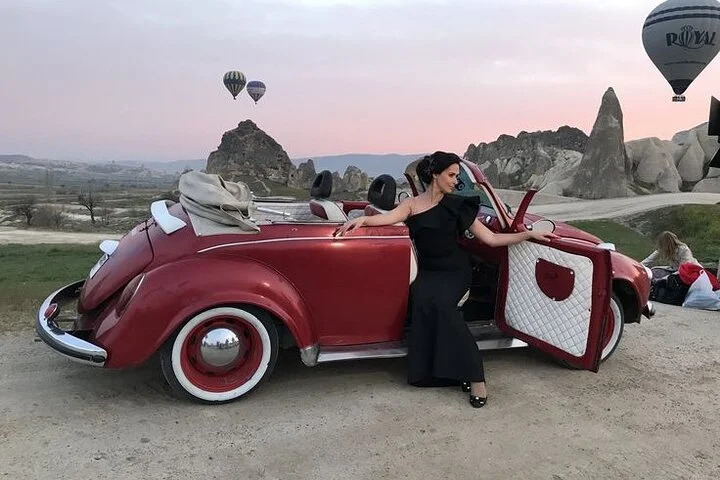 Private Classic Car Tour in Cappadocia with Balloon View