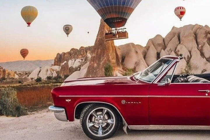 Private Classic Car Tour in Cappadocia with Balloon View
