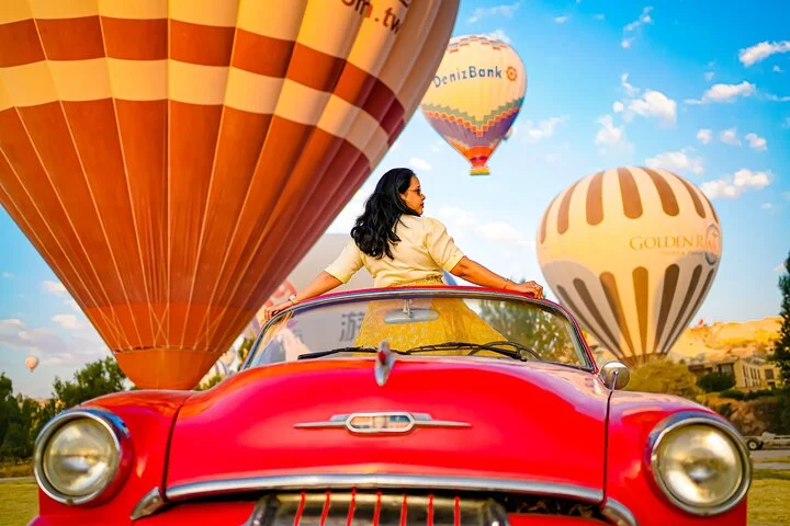 Private Classic Car Tour in Cappadocia with Balloon View