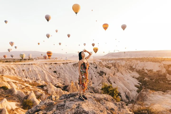 Private Photoshoot with Balloons in Cappadocia