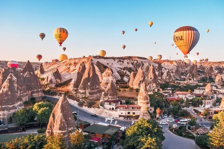 Private Transfer: Nevsehir Airport NAV to Cappadocia Region in Luxury Van