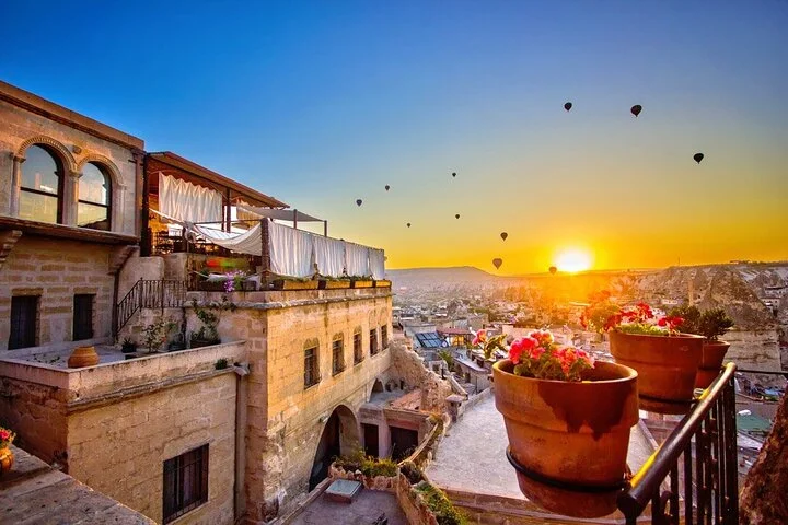 Private Transfer: Nevsehir Airport NAV to Cappadocia Region in Luxury Van
