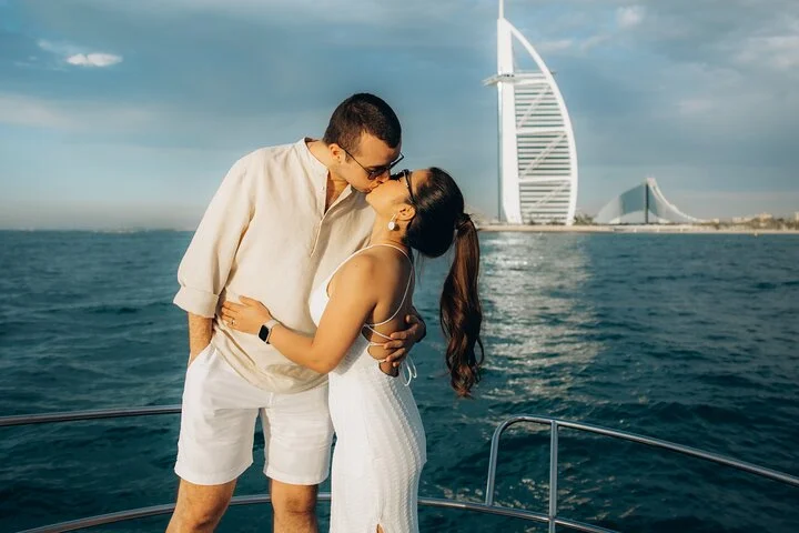 1-Hour Best locations in Dubai Private Guided Photoshoot Session