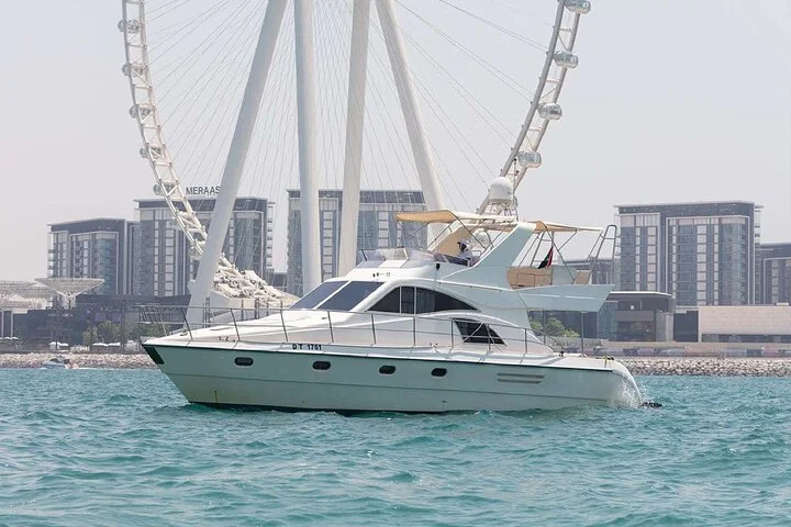 1 Hour Private Luxury Yacht Experience in Dubai