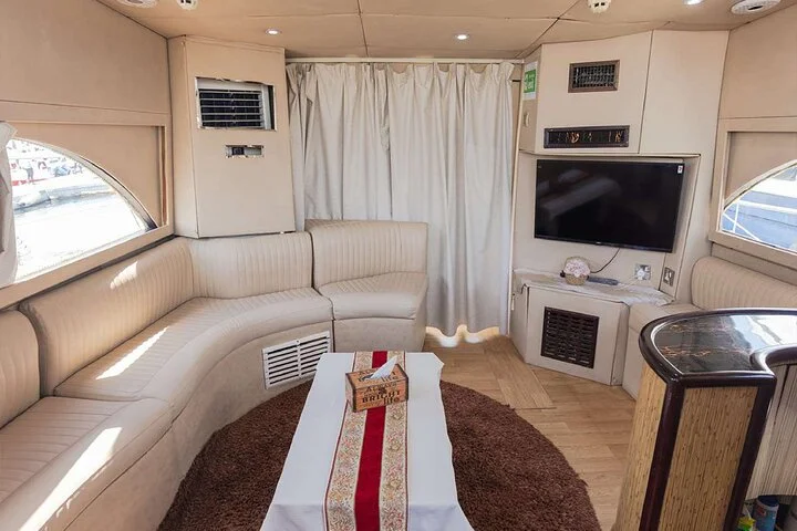 1 Hour Private Luxury Yacht Experience in Dubai