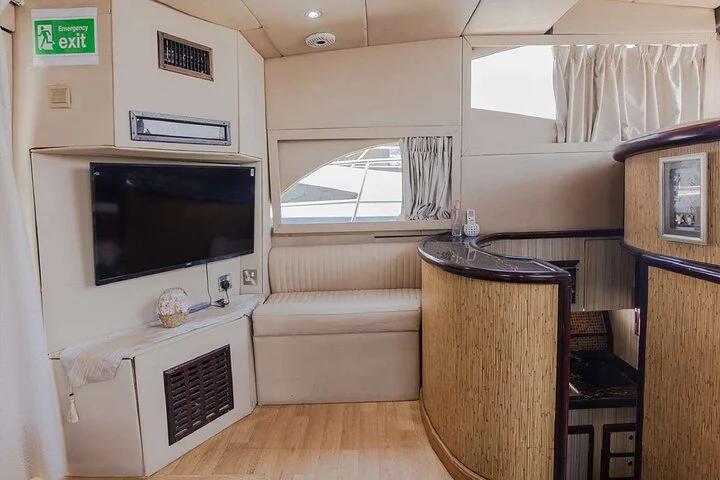 1 Hour Private Luxury Yacht Experience in Dubai