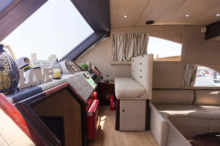 1 Hour Private Luxury Yacht Experience in Dubai